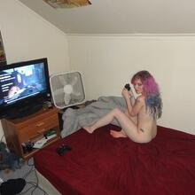  Nude