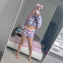  Nude