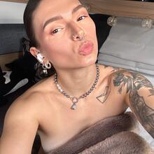  Nude