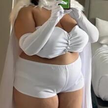  Nude
