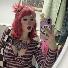  Nude