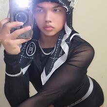  Nude