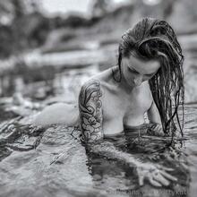  Nude