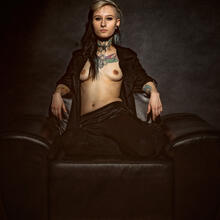  Nude