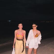  Nude