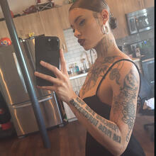  Nude