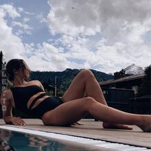  Nude