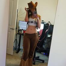  Nude