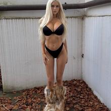  Nude