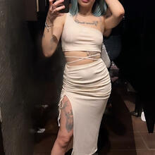  Nude
