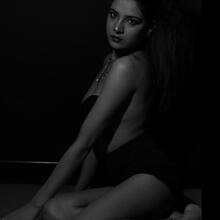  Nude