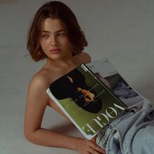  Nude