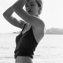  Nude
