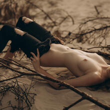  Nude
