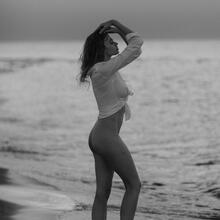  Nude