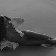  Nude