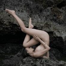  Nude