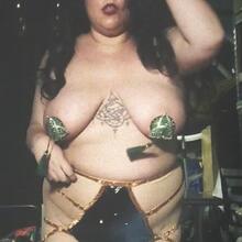  Nude
