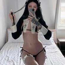  Nude