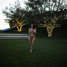  Nude