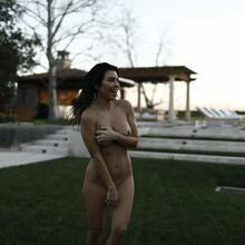  Nude