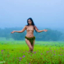  Nude