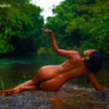  Nude
