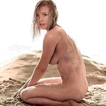  Nude