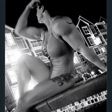  Nude