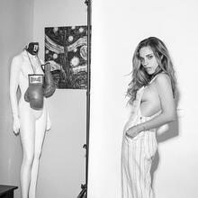  Nude