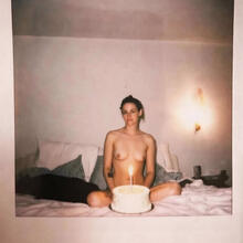  Nude