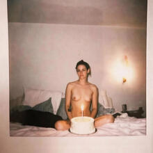  Nude