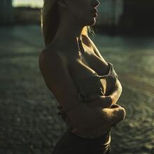  Nude