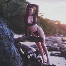  Nude