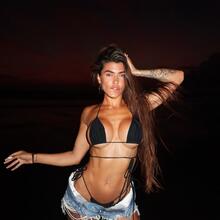  Nude