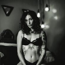  Nude