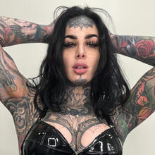  Nude