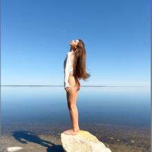 Nude