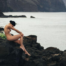  Nude