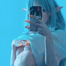  Nude