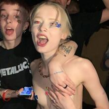  Nude