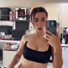  Nude
