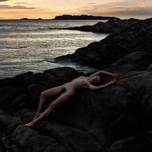  Nude