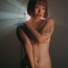  Nude
