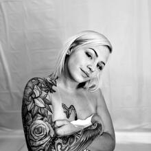  Nude