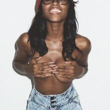  Nude