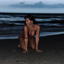  Nude
