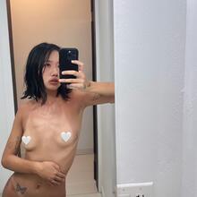  Nude