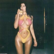  Nude