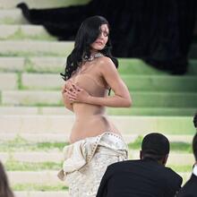  Nude